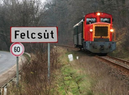 Közutálat fogadta Orbán kisvasútját Etyeken