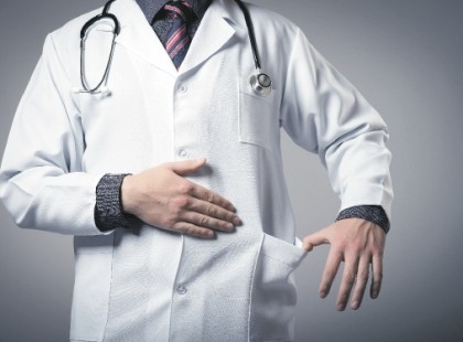 Nem volt elég neki a hálapénz