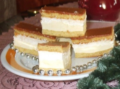 Nagyon finom, Karamellás krémes süti, el lehet veszni egy-egy falatban, de tényleg!