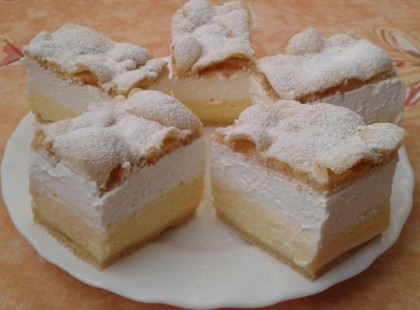 Nagyon finom, könnyű Felhő szelet sütemény! Próbáljátok ki nagyon finom!