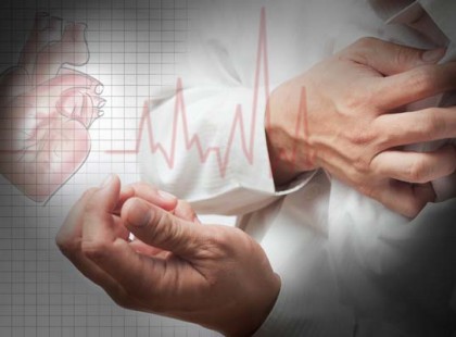 Ha szívrohamod van és mindössze 10 másodperced van a cselekvésre, ezt kell tenned!