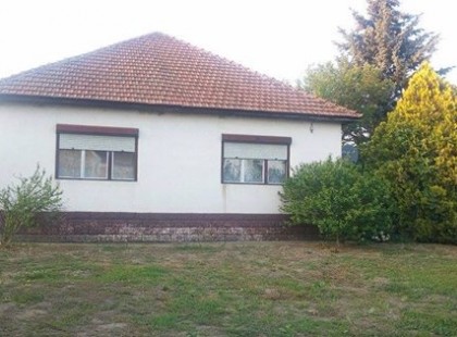 EGYEDÜLÁLLÓ FELAJÁNLÁS - CSALÁDI HÁZ....