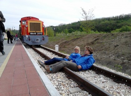 Botrányosan indult a felcsúti kisvasút első hivatalos útja