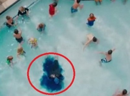 IDÉN NYÁRON MÁR NE PISILJ BELE A MEDENCÉBE, MERT MEGJÁROD!