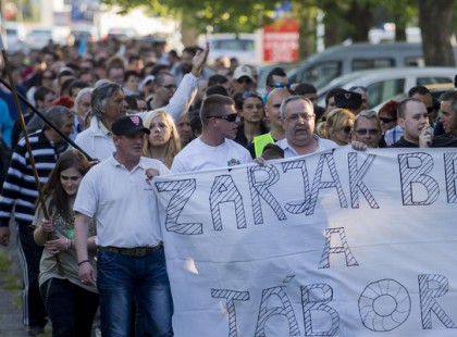 FELCSÚTRA KÜLDTÉK A MIGRÁNSOKAT A KÖRMENDIEK