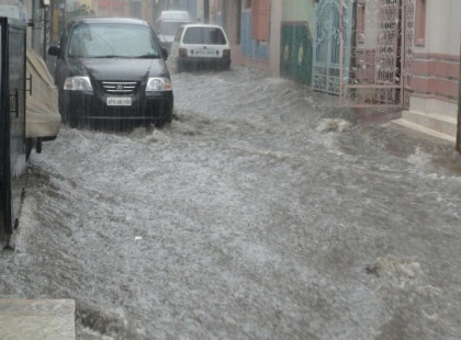 Özönvíz jön – 14 megyére adtak ki figyelmeztetést mára – lesz ahol 1 havi eső zúdul ránk ma!