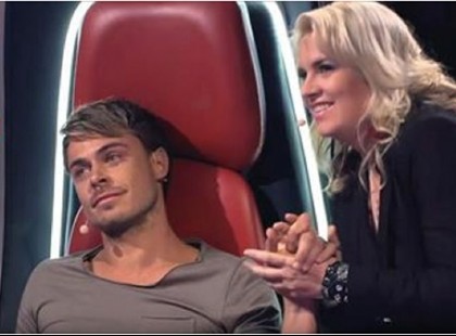 Amikor a férfi megfordul, és meglátja a fiút, nem tud a szemébe nézni. Aztán már csak folytak a könnyei.