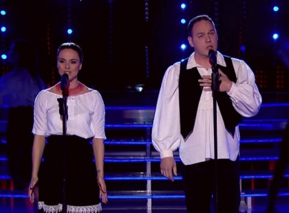 Népi viseletben énekelt Pachmann Péter és Péter Szabó Szilvia! Hihetetlenül szép!