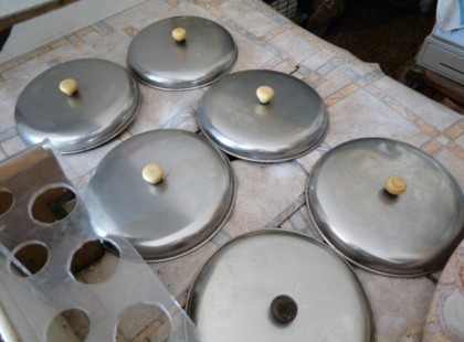 Jólelkű vállalkozók ingyen felújítják Barna bácsi üzletét.