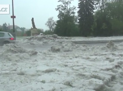 Őrületes vihar volt! 30 fok után fél méter vastagon lepte el a jég az utakat!