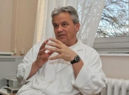 Sokszor láttam halott gyermekére ráboruló anyát, amint azt ordítja fájdalommal telve, hogy hol van Isten?!