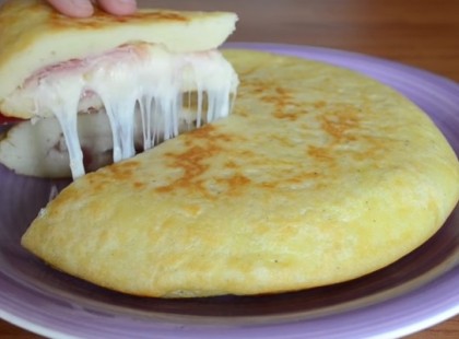 Csak krumpli kell hozzá,sonka - sajt . A legfinomabb és leggyorsabb lepény, amit ettem valaha! <3 itt a receptje