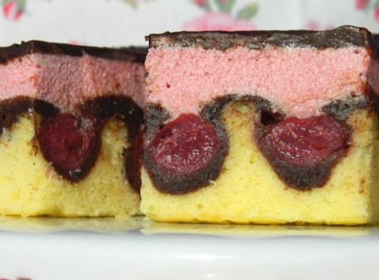 KÜLÖNLEGES MEGGYES PUDINGOS PISKÓTA – LENYŰGÖZŐEN FINOM LETT, KI NE HAGYJÁTOK :-)