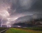 Figyelem! JÉGESŐ, 80 km/órás szél, felhőszakadás heves zivatar várható ma délután! – 6 megyére már kiadták a figyelmeztetést!