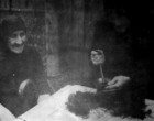 ,,NAGYANYÁINK MÉG TUDTÁK...”:HOZZÁSEGÍTHETJÜK MAGUNKAT A NYUGODT ALVÁSHOZ, HA NEGYEDÓRÁVAL LEFEKVÉS ELŐTT MEGESZÜNK EGY ALMÁT, VAGY EGY EVŐKANÁL MÉZET LASSAN ELOLVADNI HAGYUNK A SZÁNKBAN.
