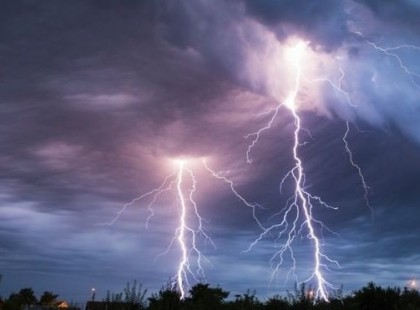 JÖN A VIHAR ►► FELHŐSZAKADÁS, JÉGESŐ ÉS KOMOLY SZÉL JÖN! MUTATJUK, HOL CSAP LE (!)