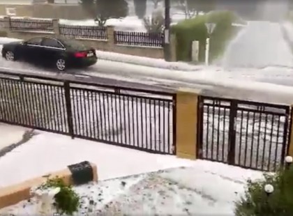 Magyar határ mellett már ilyen az idő - NálunkTíz me­gyére adott ki el­ső­fokú ri­asz­tást az Or­szá­gos Me­te­o­ro­ló­giai Szol­gá­lat az ér­kező ha­tal­mas fel­hő­sza­ka­dás miatt. Nem árt fel­ké­szülni!