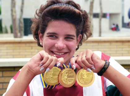 42 éves Egerszegi Krisztina ötszörös olimpiai bajnok .Isten éltesse, köszöntsük őt egy lájkkal!