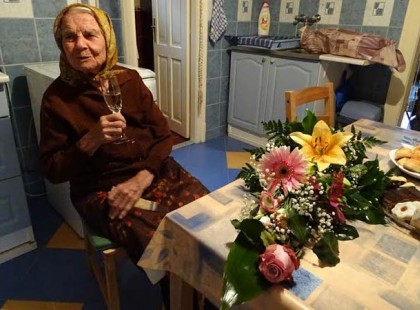 105 ÉVESEN IS REMEK KONDIBAN VAN VÉRTESSZŐLŐS LEGIDŐSEBB ASSZONYA