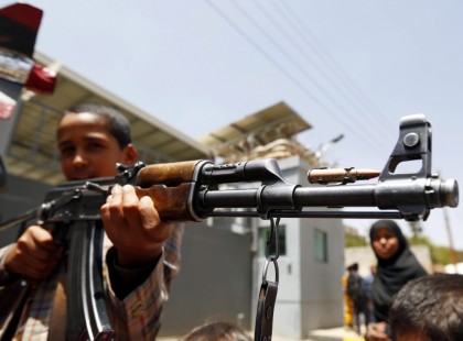 Elvette egy rendőr fegyverét a menekült Szegeden