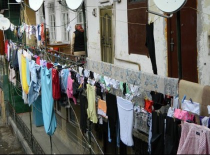 Egy nő mindig koszosan teregette ki a ruhákat a teraszra. Egyszer azonban nem várt fordulat történt!