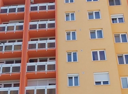 Akár üres zsebbel is vásárolhat panellakást!