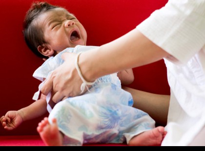 EZÉRT NE RÁZZ MEG SOHA EGY KISBABÁT!