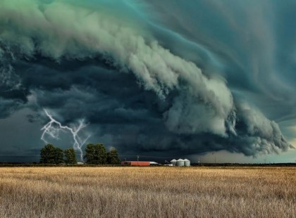 16 megyére adtak ki figyelmeztetést mára! – nagyméretű jég, felhőszakadás, heves zivatar, 70 km/órás szél jön dörgéssel villámlással.
