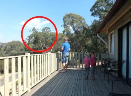 ÉDESANYJUK LEFILMEZI, MIBEN MESTERKEDNEK FÉRJE ÉS LÁNYAI AZ ERKÉLYEN ÉS VALAMI EGÉSZEN ELKÉPESZTŐT KAP VÉGÜL LENCSEVÉGRE!