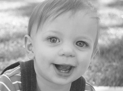 MIELŐTT MEGHALT, FELTETTE A BABA KÉPÉT A FACEBOOKRA! AZT AKARTA, HOGY TE IS LÁSD!