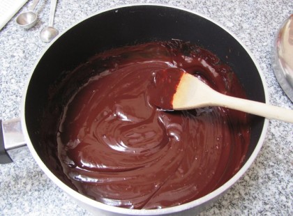 Krémes csokoládémáz, könnyed finomság amitől minden süti finomabb!