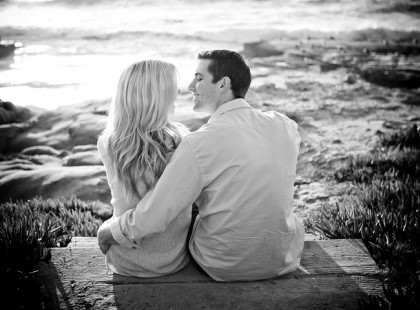 Megérdemled a szerelmet! Akkor is, ha már sokszor átgázoltak a szíveden! Akkor is, ha sokat csalódtál! Ne add fel! Valahol, valaki csak arra vár, hogy karjaiban tartson. De előbb Neked kell megnyitni a szíved!