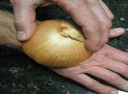 Egyetlen hagyma meggyógyíthat 5 egészségügyi problémát. Mutatjuk ezeket!