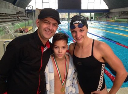 Ez a kisfiú legyőzte Hosszú Katinkát úszásban.