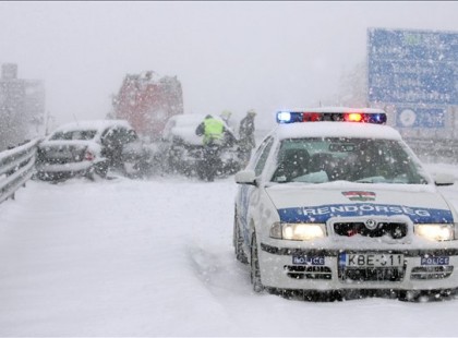 Jövő héten ránk szakad az ég. Elő a télikabátokkal!