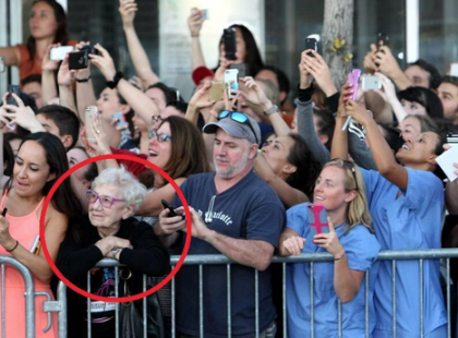 ENNEK A NÉNINEK A FÉNYKÉPET OSZTJA MEG MINDENKI! MIT GONDOLSZ, MIÉRT?