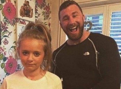 AMIKOR A LÁNY ELMEGY RANDIZNI, AZ APUKÁJA EZT A PÓLÓT ADJA RÁ! ZSENIÁLIS!