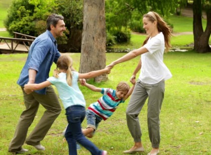 Hogyan nevelnek önbizalommal teli és vidám gyerekeket a világ legboldogabb országában?
