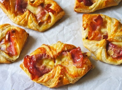 SONKÁS SAJTOS PÁRNA LEVELES TÉSZTÁBÓL, FENSÉGES FINOMSÁG 10 PERC ALATT!