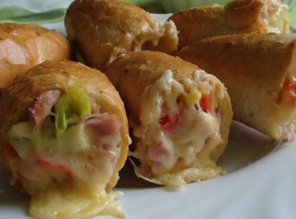 Töltött sült kifli. Pikk pakk kész és levesz a lábadról :D