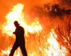 LÁNGOLÓ ÉPÜLETBŐL MENTETTE KI A LAKÓKAT EGY TATAI RENDŐR