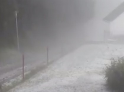 Jégesővel érkezett meg a hidegfront Ausztriába - Videó