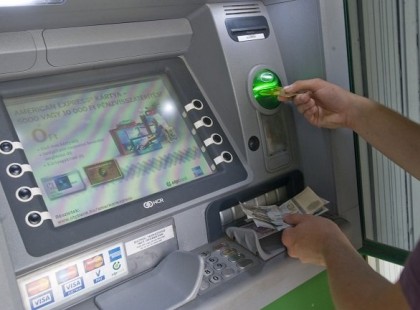 Vigyázz, milyen pénzt veszel ki az ATM-ből! Akár le is csukhatnak.