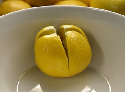 Ezért vagdosd be a citromot, és tedd az éjjeli szekrényre!