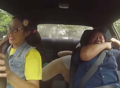 Az oktató nem tudta, hogy a tanuló vezető lány valójában rally pilóta… őrület, ami ezután következett