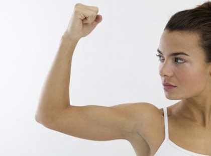 Le az in­te­ge­tő­háj­jal! Íme, a 4 leg­ha­tá­so­sabb zsír­gyil­kos gya­kor­lat!