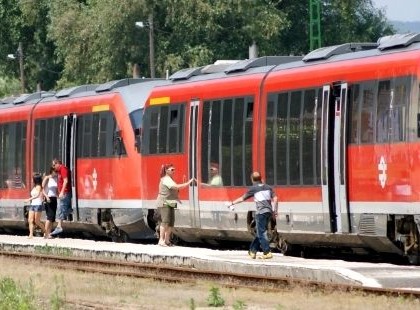 Ezt a 24 éves fiút megalázták a vonaton ,de ami ezután történt az szívbemarkoló .....