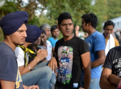 Vallottak a migránsok: “Ők indítottak minket Európába! Kiadták a feladatot!”