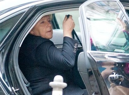 Kitört a botrány Németországban. Merkel menekül!