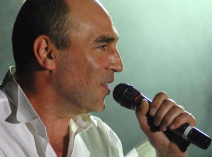 Újra színpadon Kulka János! Még táncra is perdült kolléganőjével. Isten hozott Nagy Fehér